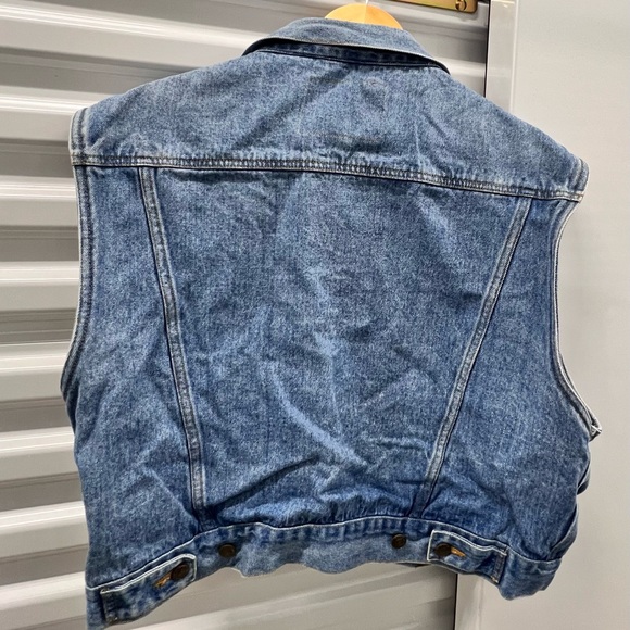 Sleeveless Jean Jacket Women’s XL - Picture 2 of 2